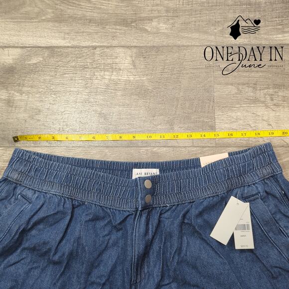 Lane Bryant Petite Mid Rise Crop Jeans Size 20 - Picture 3 of 6